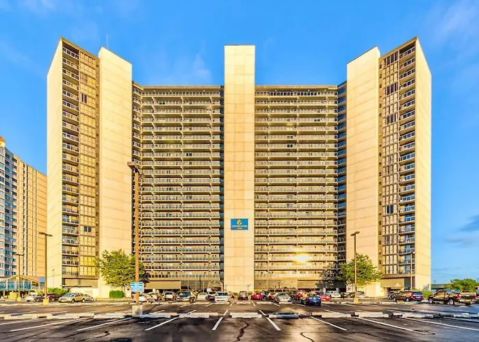 Waterfront With Balcony Ac Tennis Pools & Gym Apartment *